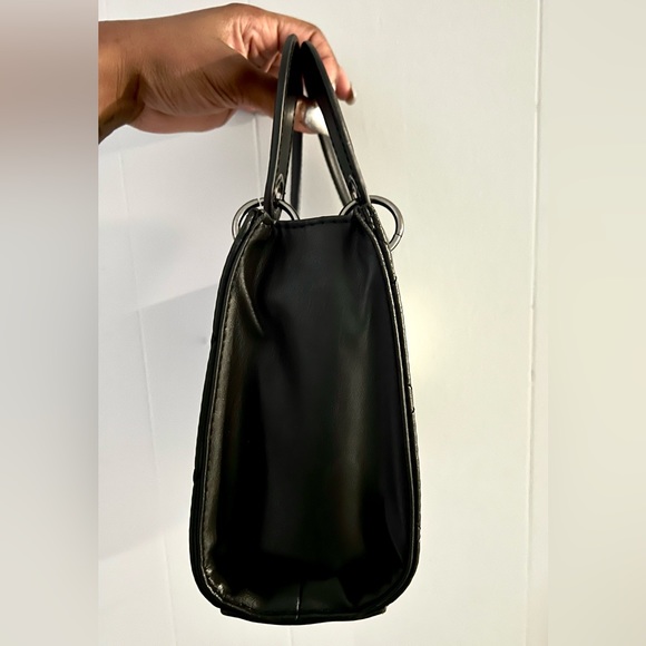 ✨ Badgley Mischka 🌱 Vegan Leather 😍 Small Handle Tote 👜 With Studs & Quilting - Picture 5 of 7